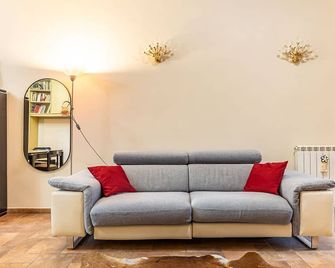 Marty House by Rentbeat - Tivoli - Living room