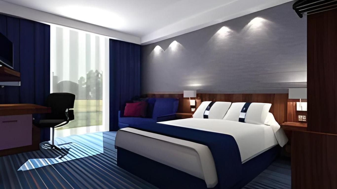 هوليداي إن إكسبرس دنستابل، آن آي آيتش جي هوتل