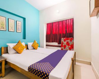 OYO 71701 Shri Balaji Hotel And Lodging - Bārāmati - Bedroom