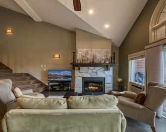 Marble Canyon - Fairmont Hot Springs - Living room