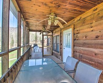 Garnerland in Luray Pet-Friendly Cabin with Porch - Luray - Balcony