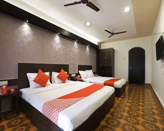 Oyo 11395 Hotel Ritz Heritage - Lonavala - Bedroom