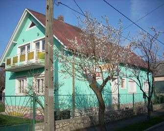 Babi Guesthouse - Babi Vendégház - Balatonfüred