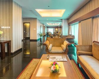 Manhattan Hotel Jakarta - Jakarta - Bedroom