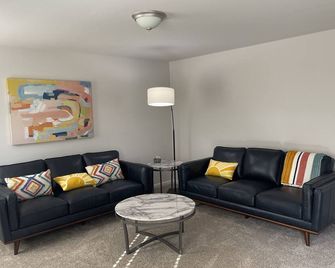 New home w/ private fenced yard by Carolina Horse Park. 20 min to Pinehurst. - Raeford - Sala de estar