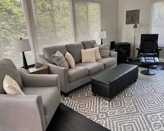 Family Friendly Four Season Cottage At Point Sebago Beach & Golf Resort - Casco - Sala de estar