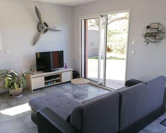 La Petite Maison - Ouches - Sala de estar