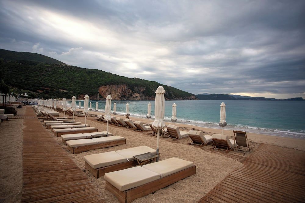 إنجوي ليتشنوس باي فيليدج، كامبينج، هوتل آند أبارتمنتس