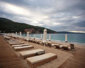 Enjoy Lichnos Bay Village, Camping, Hotel & Apartments - Parga - Beach