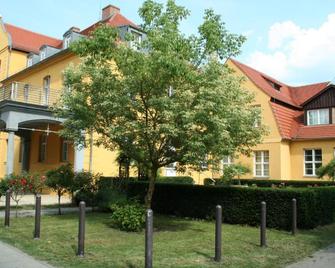 Hotel Vierseithof Luckenwalde - Luckenwalde - Edificio