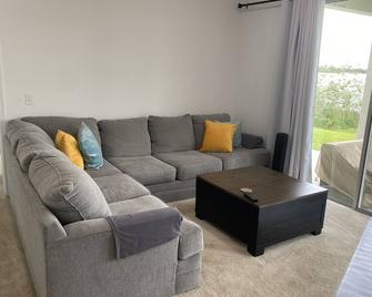 Lakefront Fishing/Kayaking/Boating House - Avon Park - Sala de estar