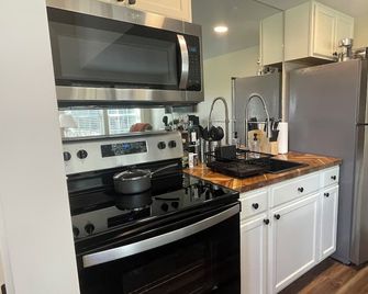 Magnolia Cottage by Kirk Murphy Hospitality - Moultrie - Kitchen