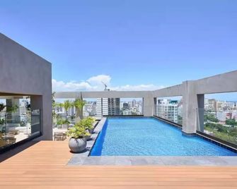 Luxury 2-Bed Condo in Piantini Sauna, Gym, & Pool - Santo Domingo - Piscina