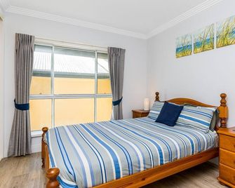 Riverview Apartment 2 Block 2 - Yamba - Bedroom