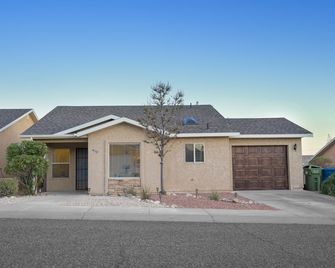 Modern retreat, great views, games galore.. - Page - Building