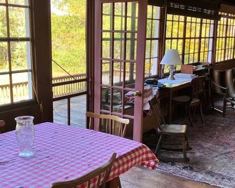 Classic Green Mountain Cabin - Belmont - Restaurant