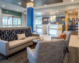 Holiday Inn Express & Suites Greenwood Mall By IHG - Greenwood - Recepción