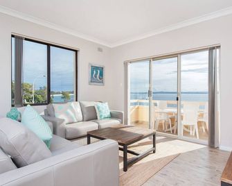 Bay Village Unit 6 47 Shoal Bay Road - Shoal Bay - Wohnzimmer