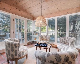 Clementine By AvantStay Bright Modern Retreat w Pool Pool Table Large Patio - Santa Rosa - Sala de estar