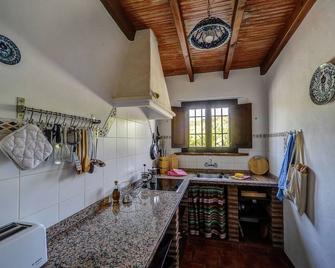 Belvilla by OYO Holiday home in a country estate - La Joya - Cocina