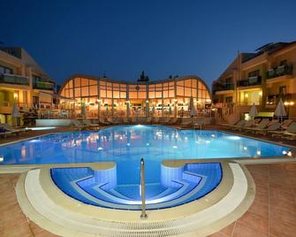 Belcehan Hotel - פטהייה - בריכה