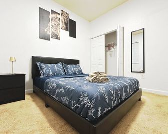 Charming 3-bedroom townhome in a beautiful community close to many attractions! - Homestead - Bedroom