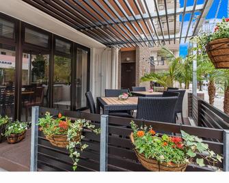 Yenns Marina Inn Mercy - Ginowan - Патіо