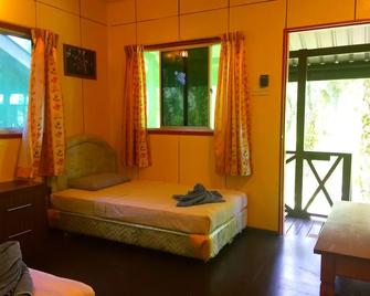 Sukau Backpackers Bed & Breakfast - Sukau - Bedroom