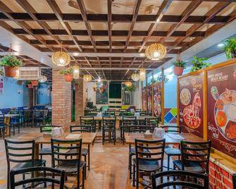White House Beach Resort, Nagaon - Alibag - Restaurante