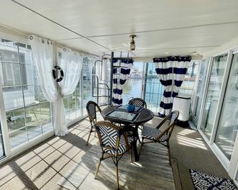 Chesapeake Houseboat Getaway on Kent Island, Maryland - Stevensville - Balcón