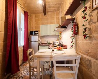 Concetta Studio Apartments by Holihomes - Cospicua - Dining room