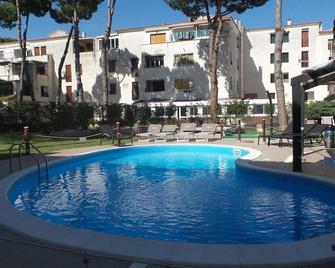 BNS Hotel Francisco - Baia Domizia - Bazén