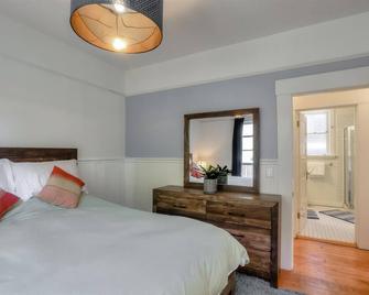 Light filled Condo 3 Bedrm with enclosed sunny backyard - Emeryville - Chambre