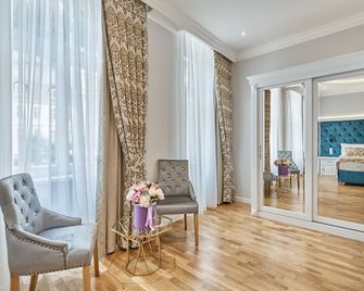 Golden Key Boutique Hotel - Carlsbad - Living room