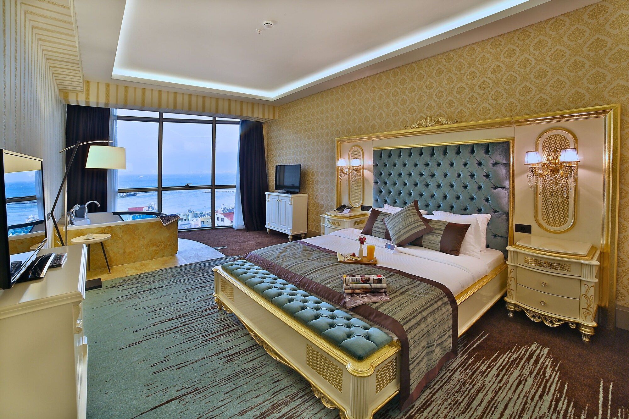Ramada by Wyndham Iskenderun - İskenderun - Bedroom