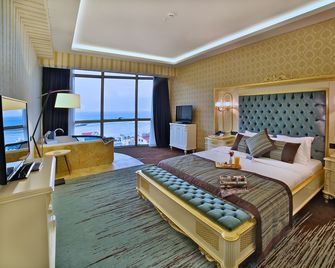Ramada by Wyndham Iskenderun - İskenderun - Bedroom