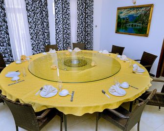 Lao Tangren Guest House - Kigali - Comedor