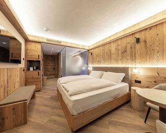 Hotel Mirabello - Slow Hotel Benessere - Tonadico - Schlafzimmer