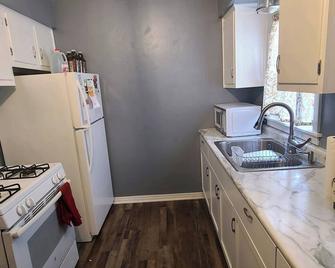 Inkcarceration Blue Sapphire Cottage, Close to Venue - Mansfield - Kitchen
