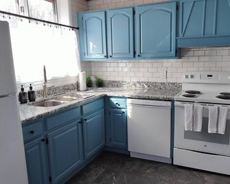 Cozy 3-Bedroom Home, Great Location in Downtown Huntingdon - Huntingdon - Keuken