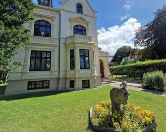 Apartment in charming turn-of-the-century old town villa - Elmshorn - Gebäude