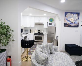 Exquisite 3 Bedrooms - Newark - Cocina