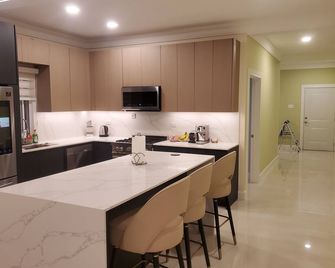 Luxury Beach Front 3 Bed/2 Bath at Marina Villas - Saint Ann’s Bay - Cuisine