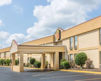 Super 8 by Wyndham Knoxville Downtown Area - Knoxville - Building