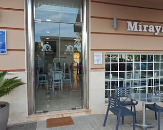 Hotel Miraya Beach - Torre del Mar - Патіо