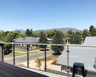Mountain Mist Retreat 5 bedroom - Bright - Balcony