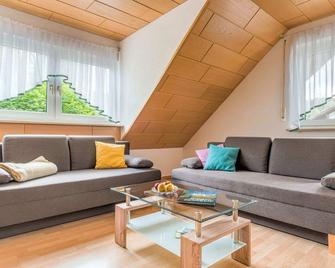 Cozy Apartment In Marktrodach With Sauna - Kronach - Wohnzimmer