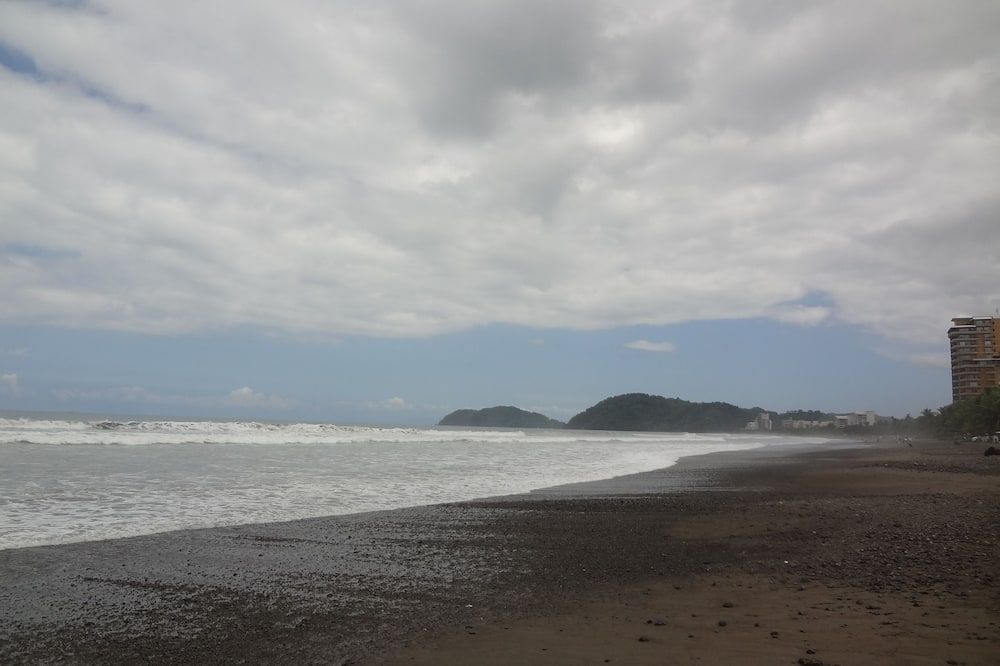 Room2Board Hostel And Surf School - ג'אקו - חוף