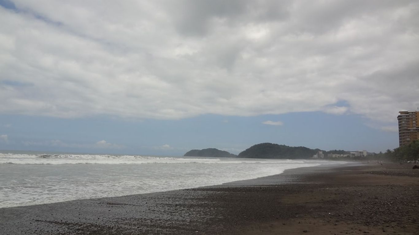 Room2Board Hostel And Surf School