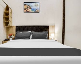 Cozy Stays at Ville Parle Mumbai - Mumbai - Bedroom